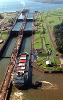 Canal de Panama, enfilade d'écluses (Panama - Amérique centrale)